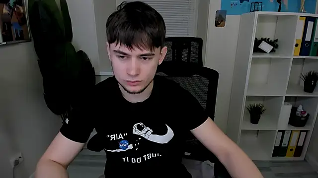 AlejandroEllias online show from April 2, 10:57 am