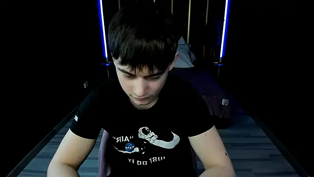 AlejandroEllias online show from April 5, 1:03 am