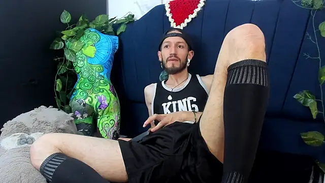 Snapshot of AngelDamianArt chatting on November 26, 8:21 pm AngelDamianArt online show from November 26, 8:21 pm