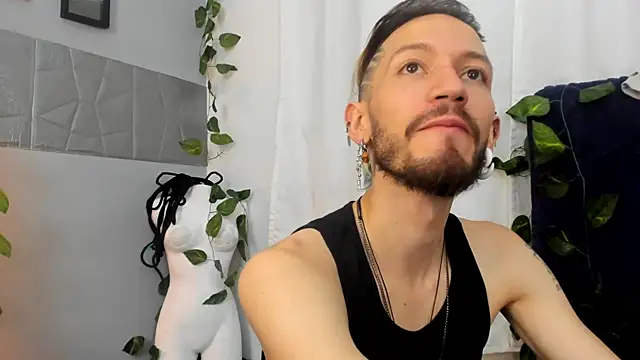 Snapshot of AngelDamianArt chatting on December 1, 3:28 pm AngelDamianArt online show from December 1, 3:28 pm