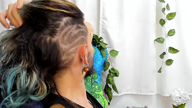 Snapshot of AngelDamianArt chatting on December 5, 9:00 pm AngelDamianArt online show from December 5, 9:00 pm