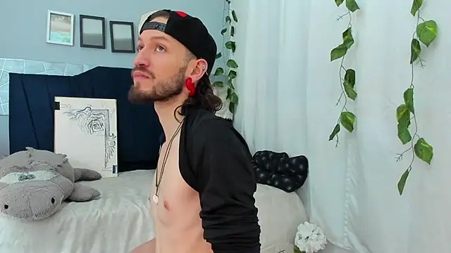 Snapshot of AngelDamianArt chatting on February 2, 8:07 pm AngelDamianArt online show from February 2, 8:07 pm