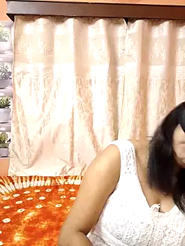 Cute-richa1 online show from May 9, 3:06 pm