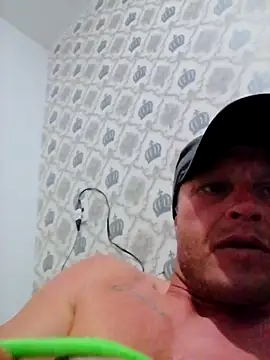 Snapshot of patraick chatting on December 20, 12:18 am patraick online show from December 20, 12:18 am