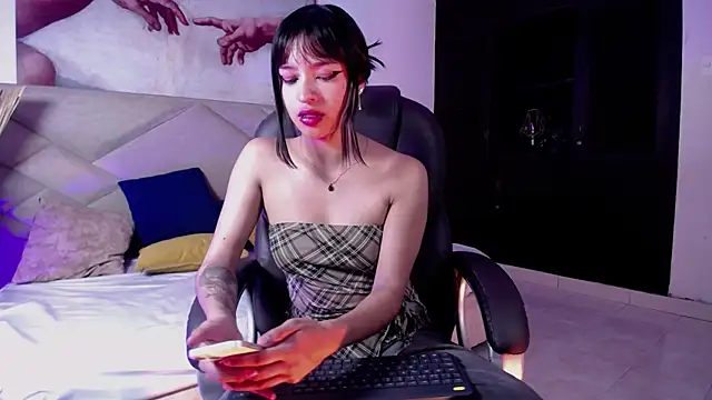 LiilithStonne online show from May 17, 2:53 am