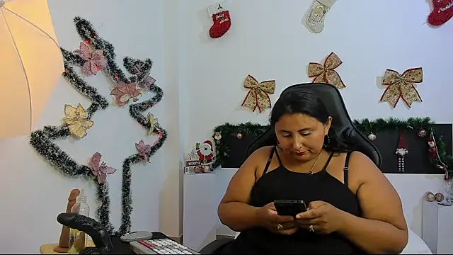 BWW-CINDY11 online show from December 15, 7:51 pm