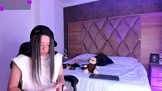 VictoriaSaenz1  online show from December 20, 1:40 pm