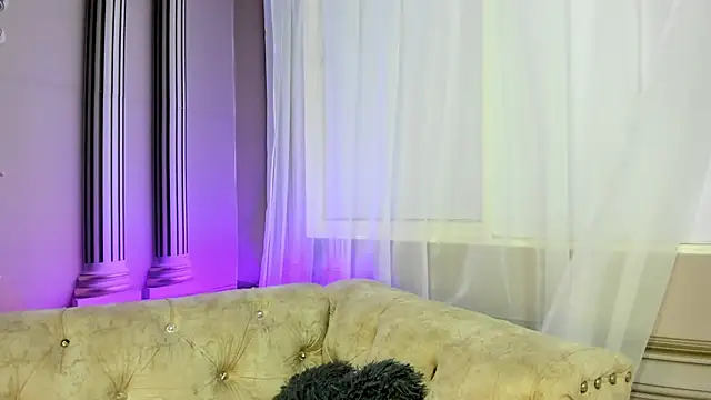Kendall curves online show from June 20, 9:39 pm