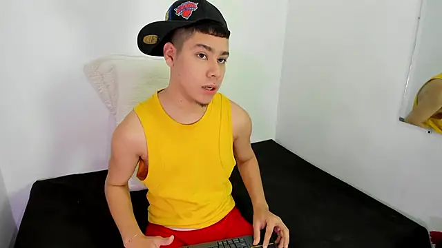 Lucastorrez01 online show from March 6, 11:45 pm