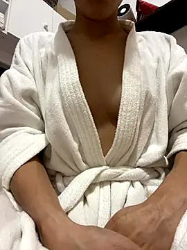 brunalameo online show from November 28, 4:42 pm