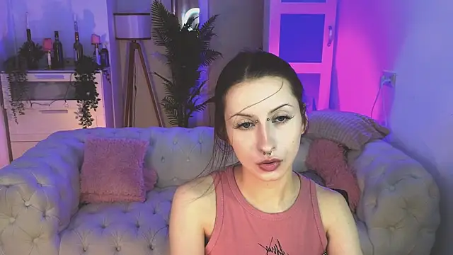 AliceWallflower online show from November 23, 12:49 pm