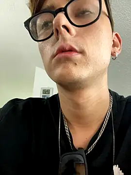 Boyfriend-Hot online show from November 24, 4:01 am