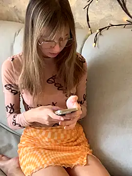 artshadowvibe online show from December 17, 7:36 am