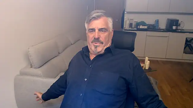 Snapshot of Buidapest chatting on December 17, 10:38 pm Buidapest online show from December 17, 10:38 pm