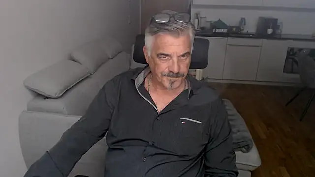 Snapshot of Buidapest chatting on January 8, 2:36 am Buidapest online show from January 8, 2:36 am