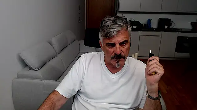 Snapshot of Buidapest chatting on January 16, 12:03 am Buidapest online show from January 16, 12:03 am