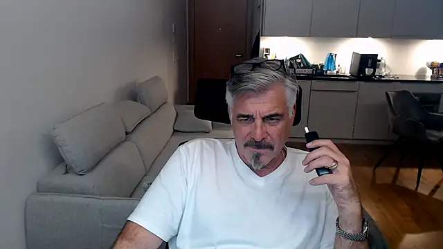 Snapshot of Buidapest chatting on February 28, 4:24 am Buidapest online show from February 28, 4:24 am