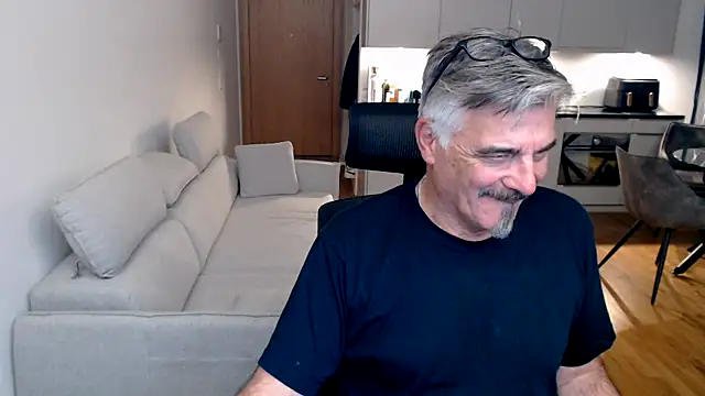 Snapshot of Buidapest chatting on March 4, 9:10 pm Buidapest online show from March 4, 9:10 pm