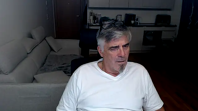 Snapshot of Buidapest chatting on March 15, 9:21 pm Buidapest online show from March 15, 9:21 pm