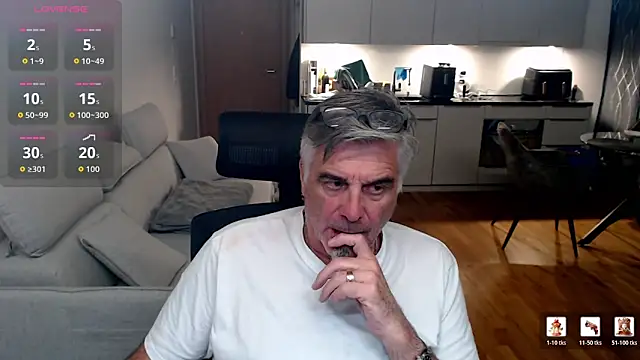 Snapshot of Buidapest chatting on March 21, 10:13 pm Buidapest online show from March 21, 10:13 pm