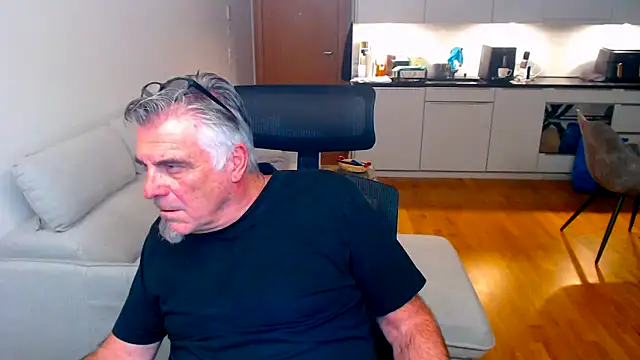 Snapshot of Buidapest chatting on March 27, 10:31 pm Buidapest online show from March 27, 10:31 pm