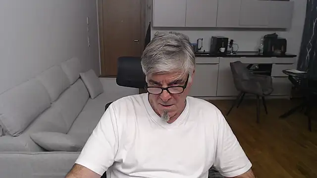 Snapshot of Buidapest chatting on April 1, 9:01 pm Buidapest online show from April 1, 9:01 pm