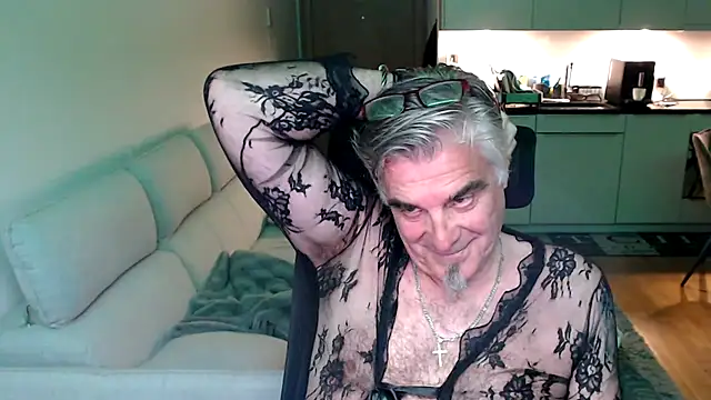 Buidapest online show from May 16, 11:03 pm