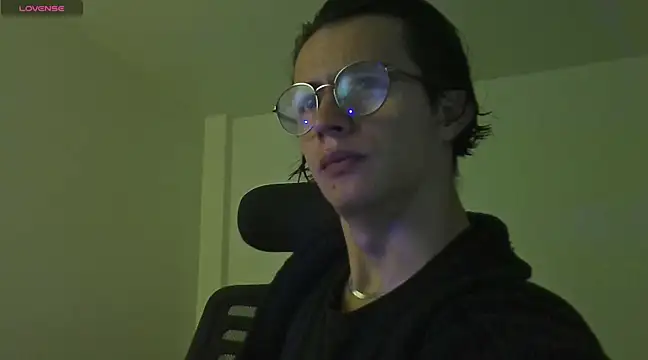 Snapshot of Brandon_starkk chatting on April 11, 11:14 am Brandon starkk online show from April 11, 11:14 am