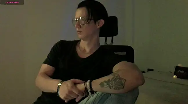 Snapshot of Brandon_starkk chatting on April 12, 12:10 pm Brandon starkk online show from April 12, 12:10 pm