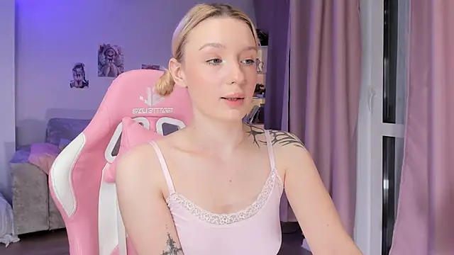 Tiffany Paw online show from December 17, 3:23 am