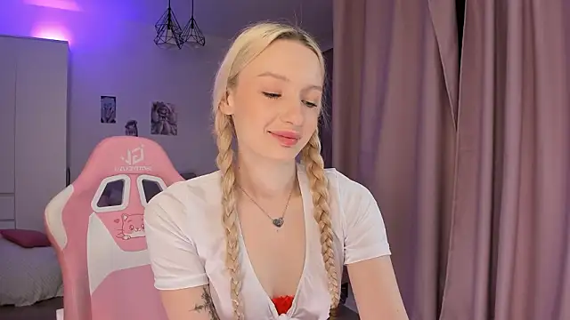 Snapshot of Tiffany_Paw chatting on March 17, 3:33 am Tiffany Paw online show from March 17, 3:33 am
