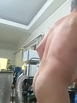 Snapshot of nard53 chatting on March 31, 8:15 am nard53 online show from March 31, 8:15 am