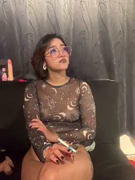 Snapshot of LilithMonette chatting on February 20, 1:24 am LilithMonette online show from February 20, 1:24 am