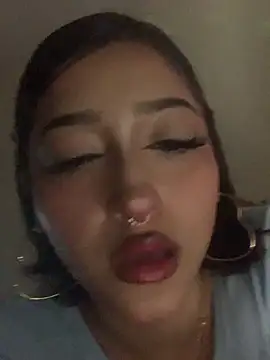 Snapshot of LilithMonette chatting on April 6, 3:37 am LilithMonette online show from April 6, 3:37 am
