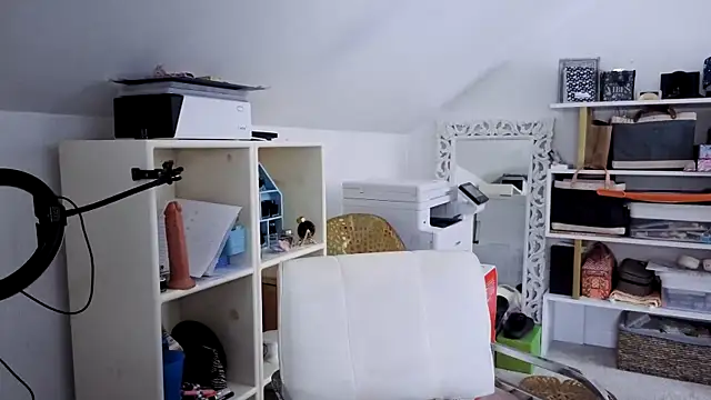 winestaindlips online show from February 10, 6:56 pm