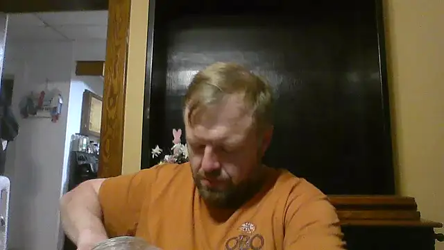 Snapshot of TheOneDonShaun chatting on April 2, 4:43 am TheOneDonShaun online show from April 2, 4:43 am