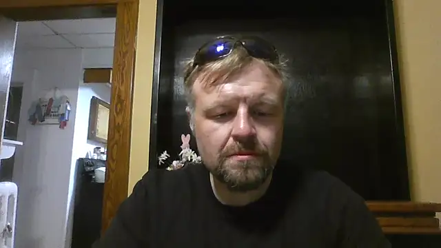 Snapshot of TheOneDonShaun chatting on April 9, 1:49 am TheOneDonShaun online show from April 9, 1:49 am