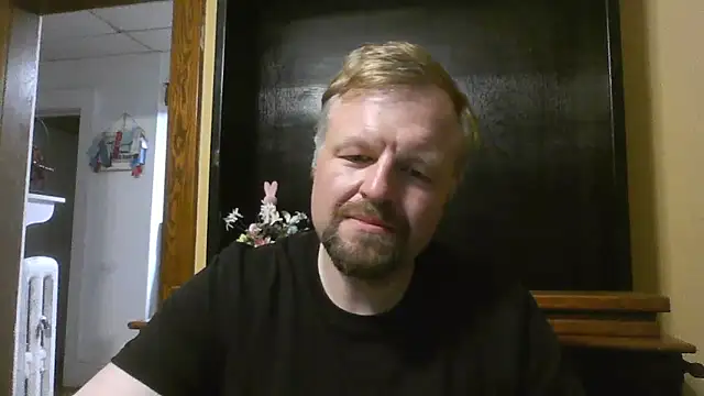 Snapshot of TheOneDonShaun chatting on April 9, 6:19 am TheOneDonShaun online show from April 9, 6:19 am