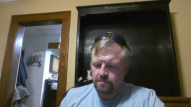 Snapshot of TheOneDonShaun chatting on April 11, 3:00 am TheOneDonShaun online show from April 11, 3:00 am