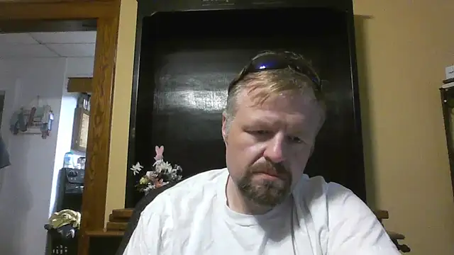 Snapshot of TheOneDonShaun chatting on April 19, 12:33 am TheOneDonShaun online show from April 19, 12:33 am