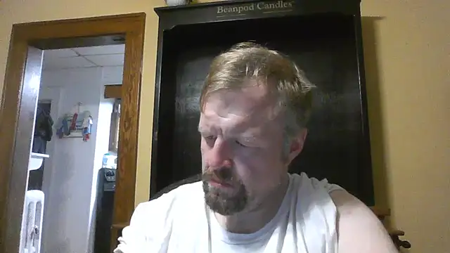 Snapshot of TheOneDonShaun chatting on April 22, 1:30 am TheOneDonShaun online show from April 22, 1:30 am