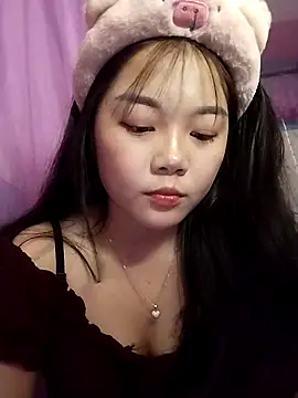 Snapshot of Baa-bee22 chatting on April 4, 8:23 am Baa-bee22 online show from April 4, 8:23 am