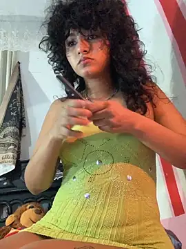 Snapshot of justcallmemargo chatting on December 18, 1:33 am justcallmemargo online show from December 18, 1:33 am