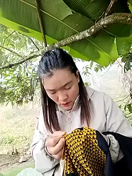 Snapshot of meomeo-00 chatting on December 18, 2:39 am meomeo-00 online show from December 18, 2:39 am