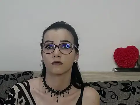 IvyCole online show from February 8, 10:35 pm