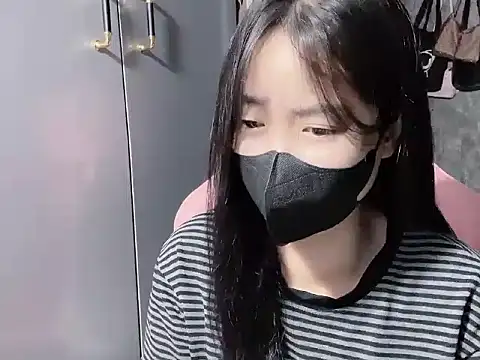 Hellen2999 online show from December 18, 3:23 am