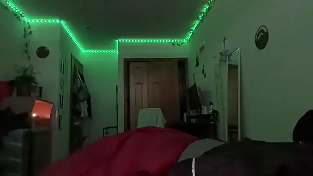 tinydaisy21 online show from December 15, 6:34 pm