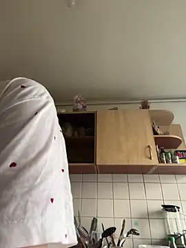 AmberRosewood online show from March 31, 12:49 pm