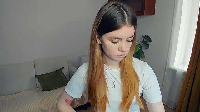 AngelesBenitz online show from November 22, 7:07 am