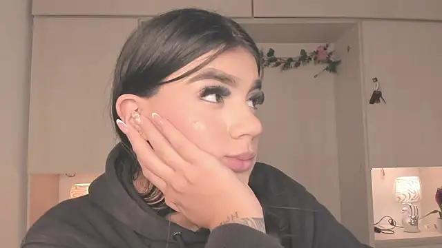 ShirleyJones  online show from December 18, 8:26 pm